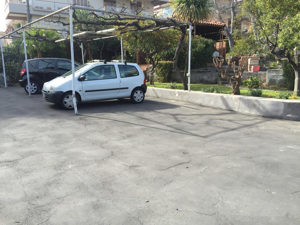 B&B Il Bagolaro Dell'Etna Sant'Agata Li Battiati Eksteriør billede
